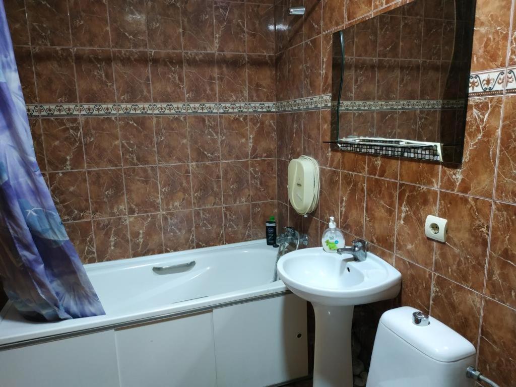 Nice Apartment Near Gulliver キエフ エクステリア 写真